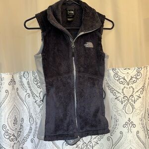 The north face women’s zip up vest size XS very nice